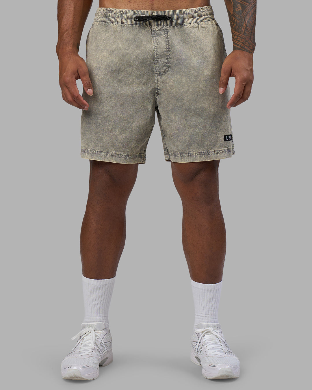 Man wearing Daily Short Pigment 7" - Pigment Slate | Model:Xav | Size:L - view 1