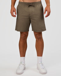 Man wearing Daily 7" Short - Walnut Grey | Model:Marcus | Size:L | Thumbnail Index: 5