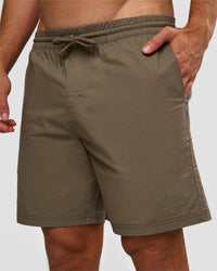 Man wearing Daily 7" Short - Walnut Grey | Model:Marcus | Size:L | Thumbnail Index: 2