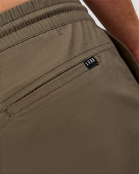 Man wearing Daily 7" Short - Walnut Grey | Model:Marcus | Size:L | Thumbnail Index: 6