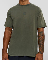 Man wearing Everyday Elevation FLXCotton Oversized Tee - Carbon Green Washed -White | Model:Xav | Size:L | Thumbnail Index: 8