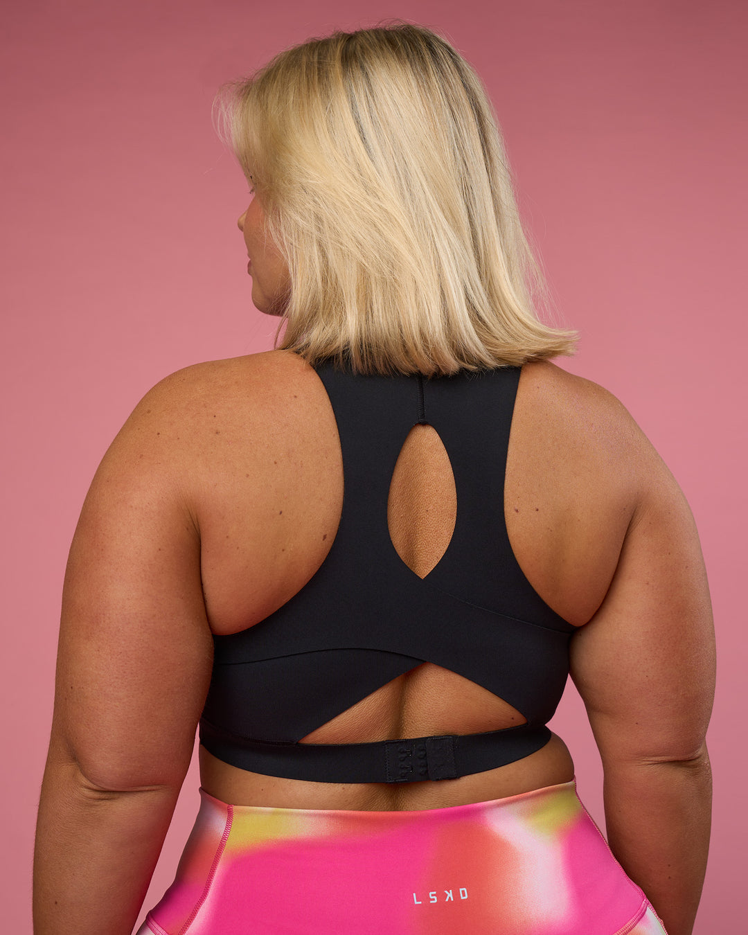 Woman wearing Fusion Sports Bra 2.0 - Black | Model:Bianca | Size:L - view 5