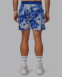 Man wearing Grand Slam 6" Shorts in Wildflower Midnight Blue | Size:L | Thumbnail Index: 3