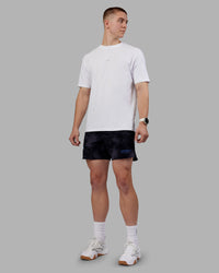 Man wearing Lift 6" Short - Black Washed-Blue | Model:Tom | Size:L | Thumbnail Index: 4