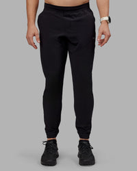 Man wearing Lift Jogger - Black | Model:Tom | Size:L | Thumbnail Index: 0