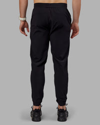 Man wearing Lift Jogger - Black | Model:Tom | Size:L | Thumbnail Index: 4