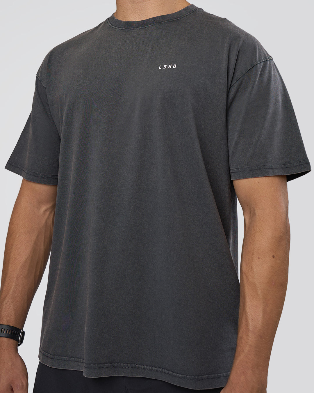 Man wearing Lifting FLXCotton Oversized Tee - Black Washed-Flame | Model:Nikola | Size:L - view 8