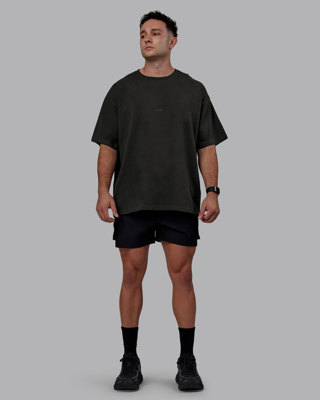 Man wearing MVP Heavyweight Tee Oversize - Pirate Black - view 6