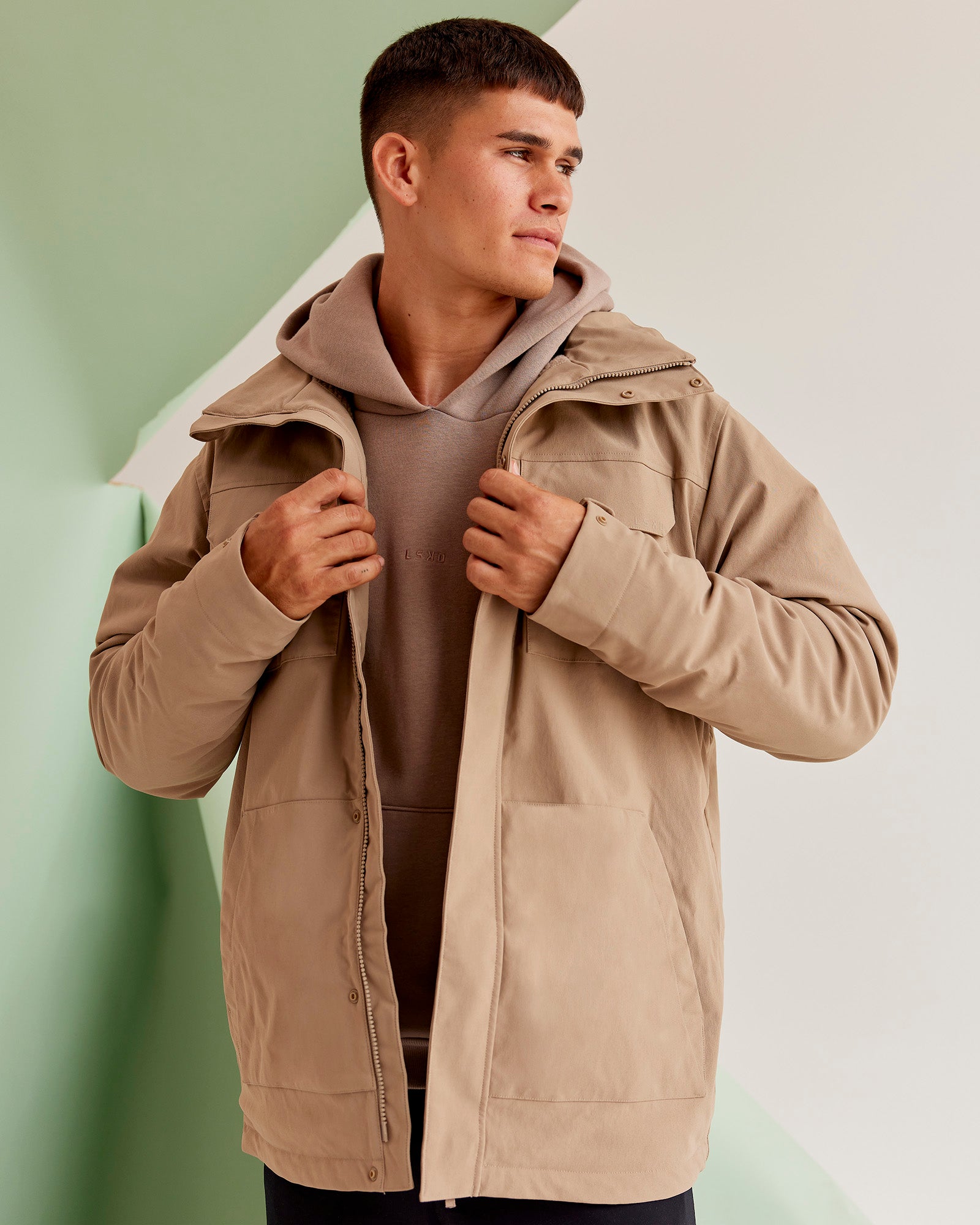 Man wearing Marshall 2.0 Jacket - Greige | Model:Jackson | Size:L
