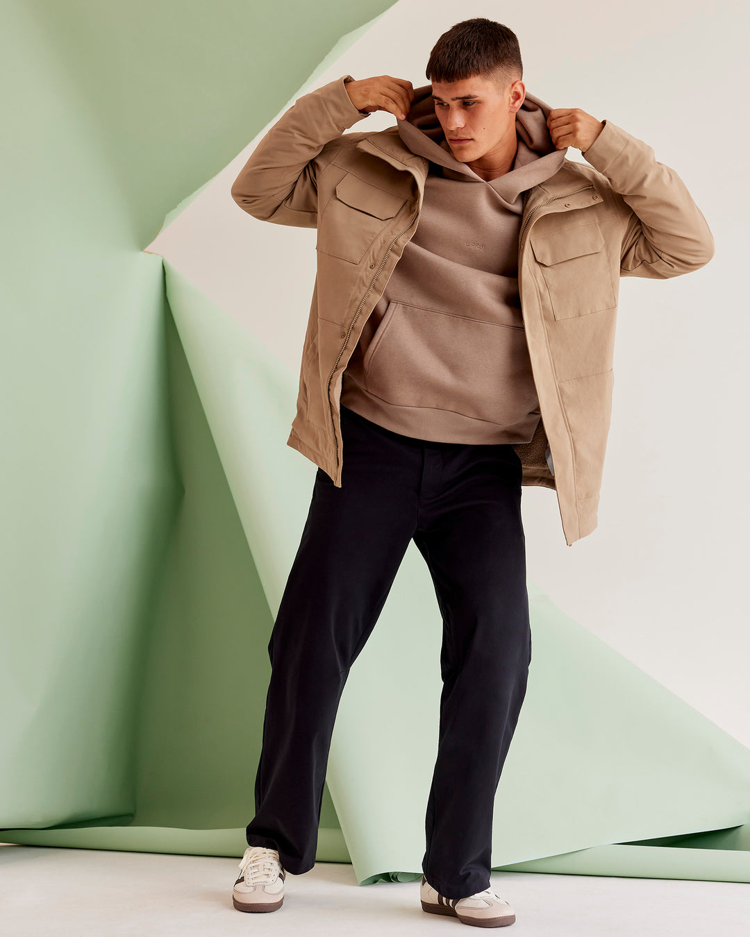 Man wearing Marshall 2.0 Jacket - Greige | Model:Jackson | Size:L - view 5
