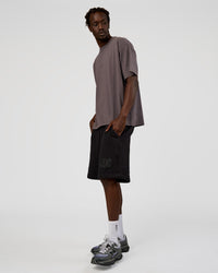 Man wearing Memory In Motion Heavyweight Fleece 7" Short - Black Washed | Model:Okello | Size:L | Thumbnail Index: 5