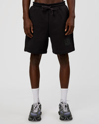 Man wearing Memory In Motion Heavyweight Fleece 7" Short - Black Washed | Model:Okello | Size:L | Thumbnail Index: 4