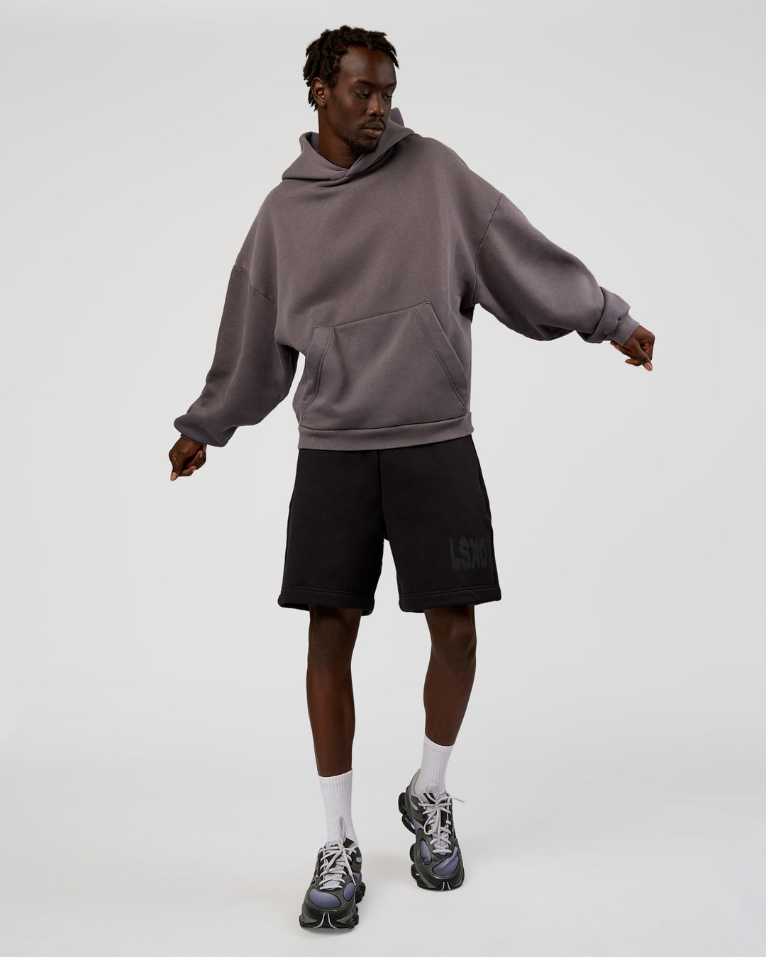 Man wearing Memory In Motion Heavyweight Fleece 7" Short - Black Washed | Model:Okello | Size:L - view 3