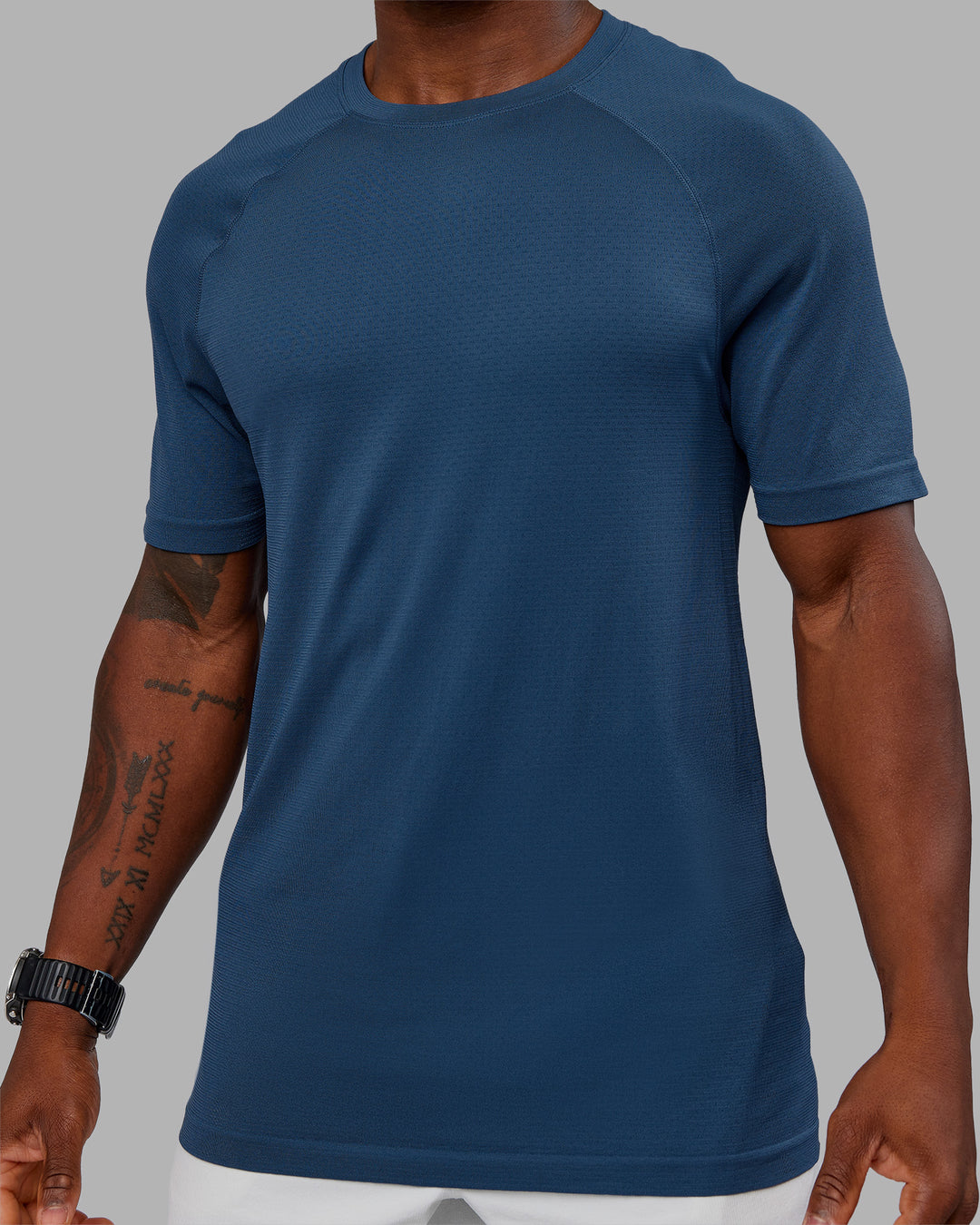 Man wearing AeroFLX+ Seamless Tee - Indigo/Indigo | Model:Sam | Size:L - view 3