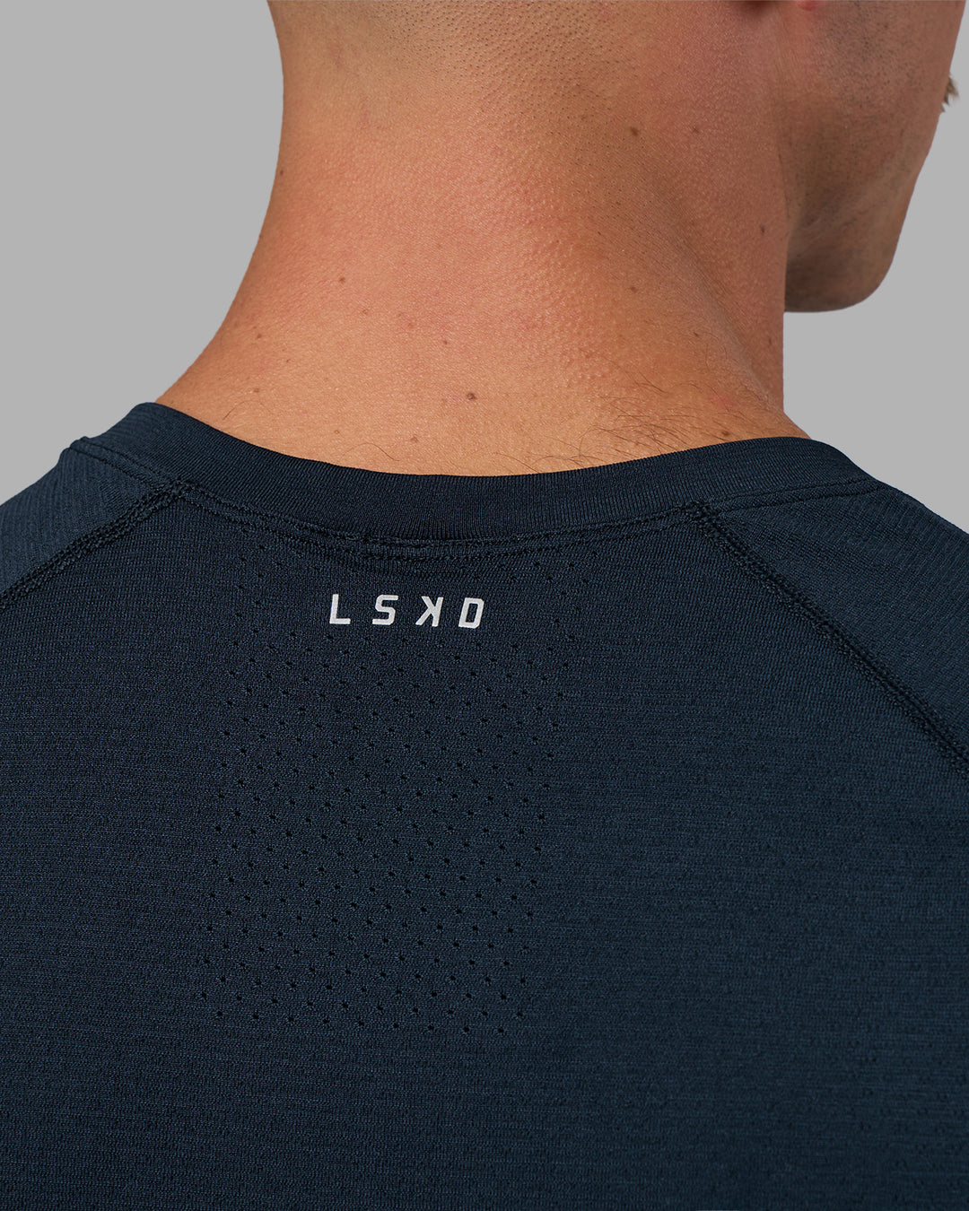 Man wearing AeroFLX+ Seamless Tee - Navy/Navy | Model:Nikola | Size:L - view 4