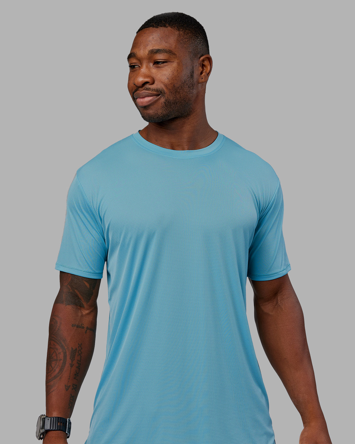 Man wearing Pace Running Tee - Retro Blue | Model:Sam | Size:L