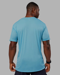 Man wearing Pace Running Tee - Retro Blue | Model:Sam | Size:L | Thumbnail Index: 3