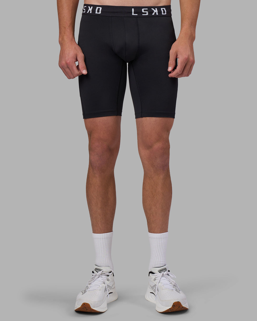 Man wearing Men& - view 8