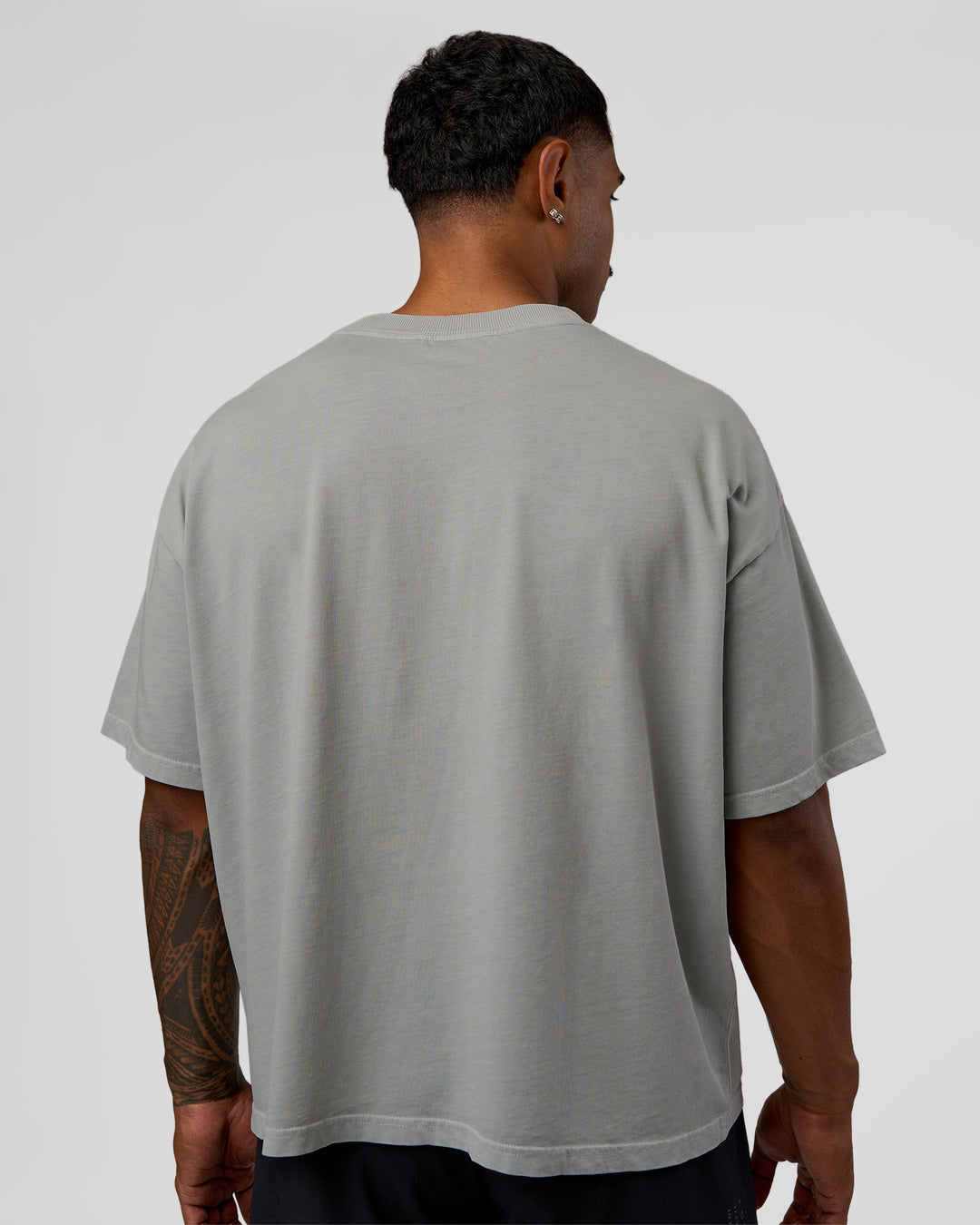 Man wearing Oversized Heavyweight Boxed Tee - Light Grey Marl | Model:Xav | Size:L - view 4