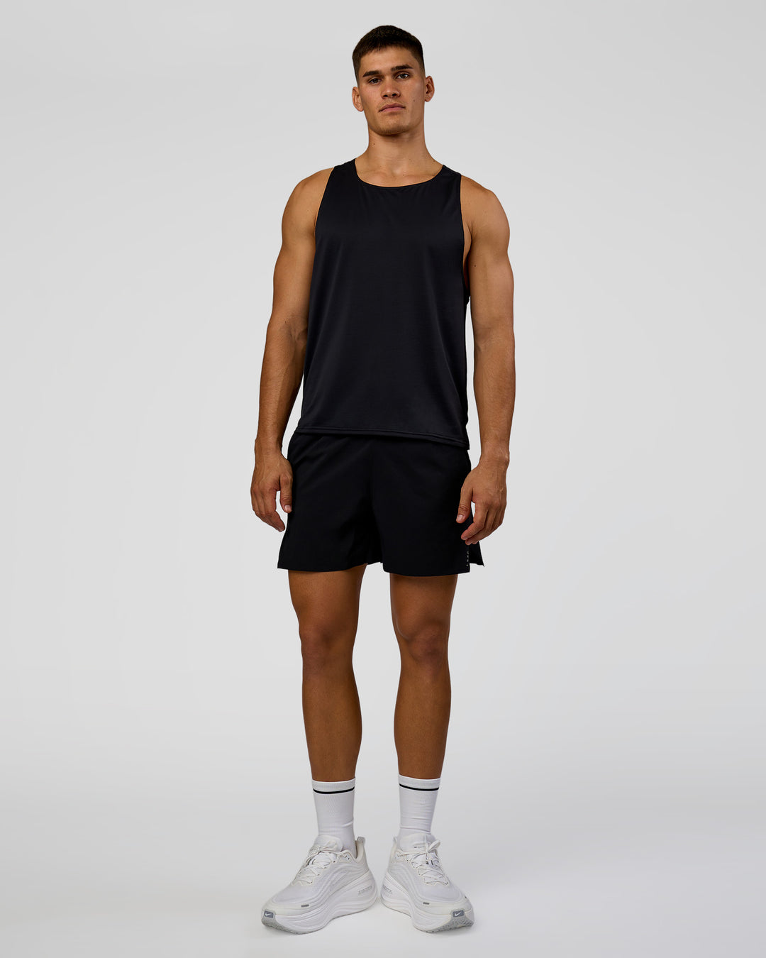 Man wearing Pace Running Tank 3.0  - Black | Model:Jackson | Size:L - view 2