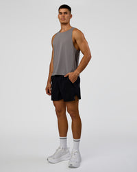 Man wearing Pace Running Tank 3.0  - Storm Front | Model:Jackson | Size:L | Thumbnail Index: 2