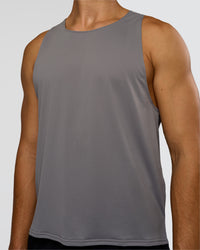 Man wearing Pace Running Tank 3.0  - Storm Front | Model:Jackson | Size:L | Thumbnail Index: 3