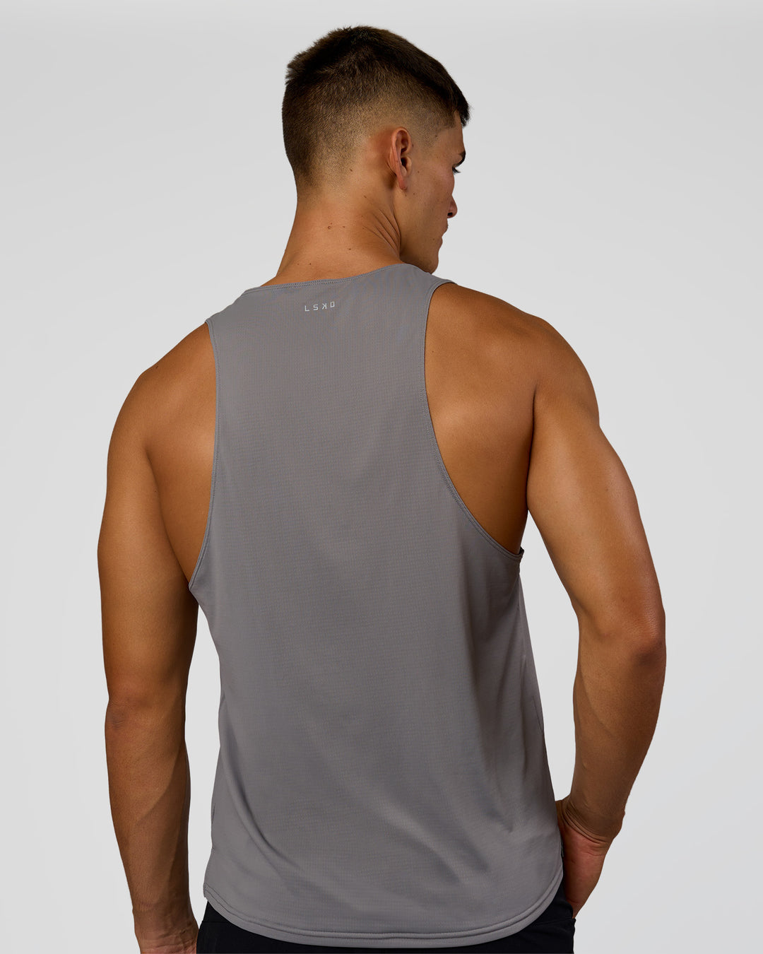 Man wearing Pace Running Tank 3.0  - Storm Front | Model:Jackson | Size:L - view 5