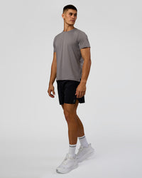Man wearing Pace Running Tee 3.0  - Storm Front | Model:Jackson | Size:L | Thumbnail Index: 4