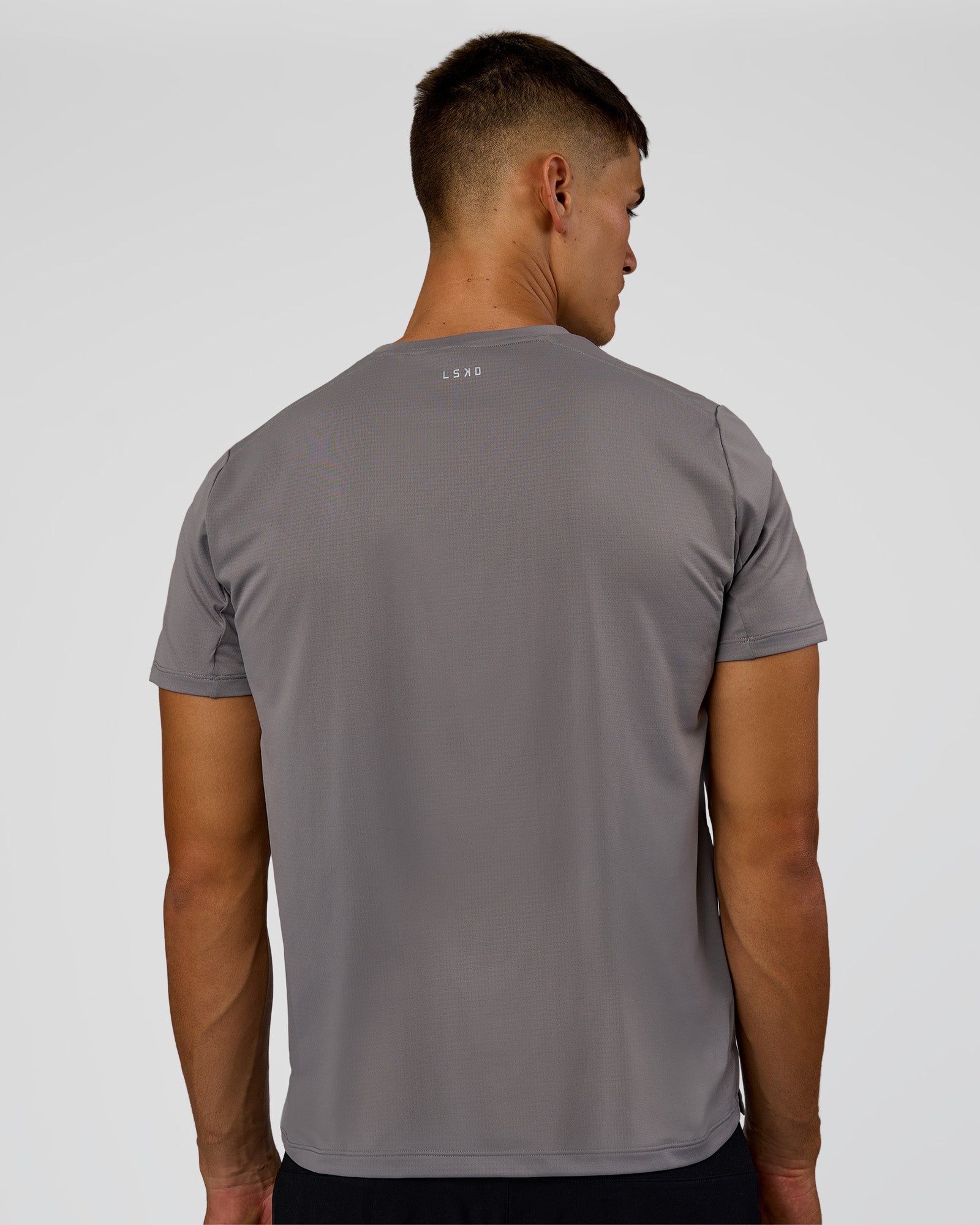 Man wearing Pace Running Tee 3.0  - Storm Front | Model:Jackson | Size:L