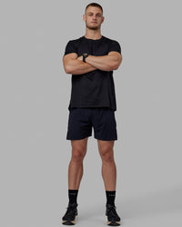 Man wearing Pace Running Tee - Black | Thumbnail Index: 6