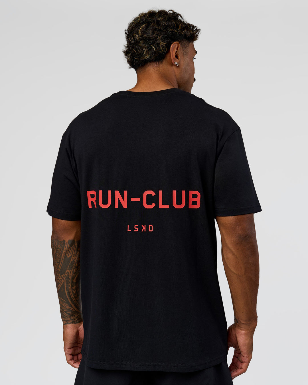 Man wearing RUN CLUB FLXCotton Tee Oversize - Black-Scarlet | Model:Xav | Size:L  - view 5