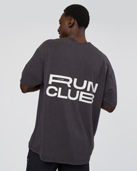 Man wearing Runner& | Thumbnail Index: 10
