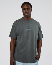 Man wearing Runner& | Thumbnail Index: 2