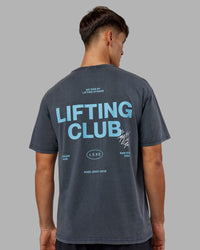 Man wearing Lifting Club FLXCotton Tee Oversize - Dark Storm Washed-Blue | Model:Jackson | Size:L | Thumbnail Index: 5