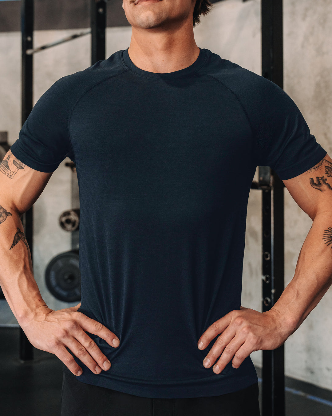 Man wearing AeroFLX+ Seamless Tee - Navy/Navy | Model: | Size:M - view 5