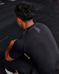 Man wearing BaseTech Tee - Black | Model:Daarian | Size:M | Thumbnail Index: 3