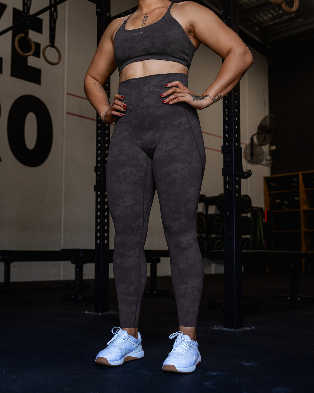 Woman wearing Elixir Ultra High-Rise Full Length Legging Pockets - Dark Storm Wash | Model:Tiare | Size:M - view 2