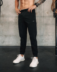 Man wearing Lift Jogger - Black | Model: | Size:M | Thumbnail Index: 3