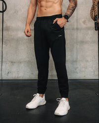 Man wearing Lift Jogger - Black | Model: | Size:M | Thumbnail Index: 9
