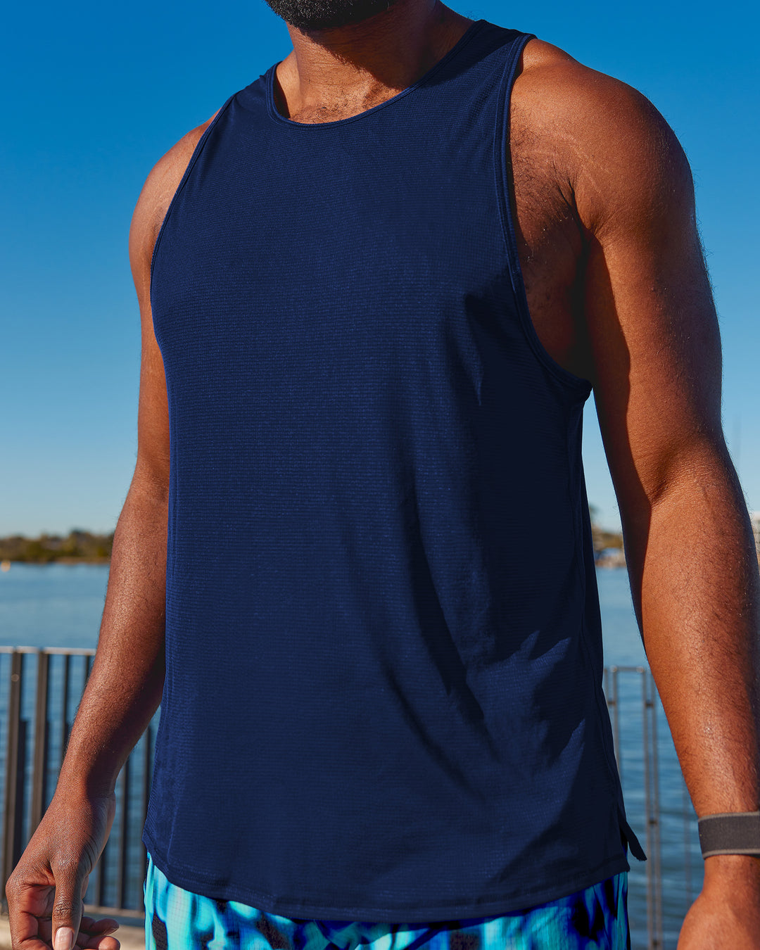 Man wearing Pace Running Tank - Midnight Blue | Model:Herve | Size:M - view 3
