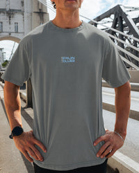 Man wearing Runner& | Thumbnail Index: 6