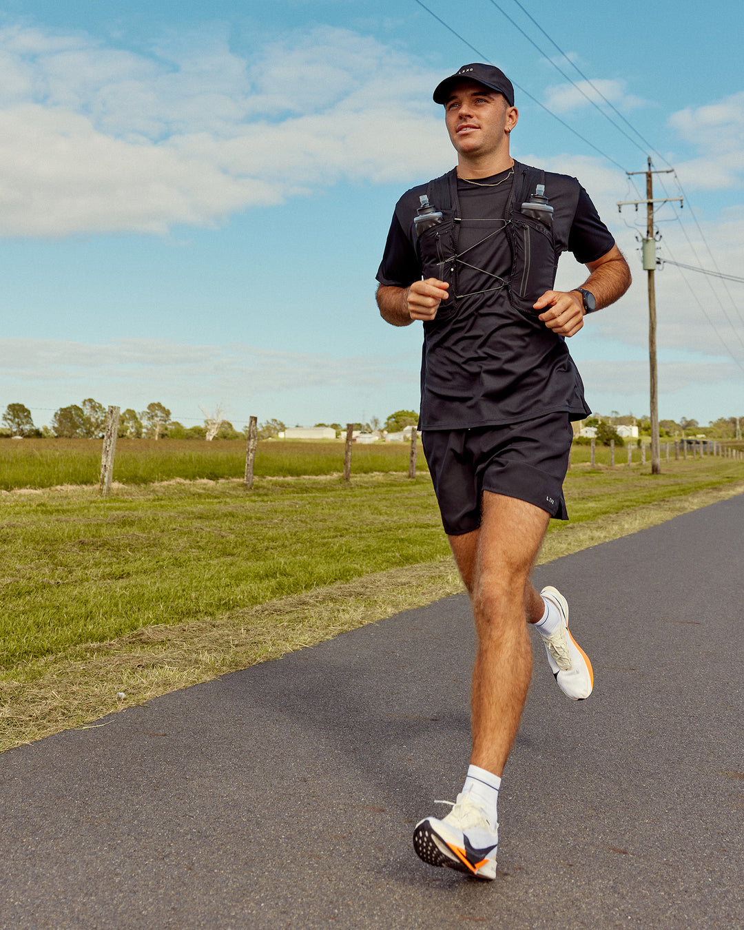 Woman wearing Pace Running Vest - Black-Reflective | Model:Jesse | Size:M/L - view 23