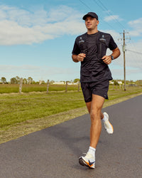 Woman wearing Pace Running Vest - Black-Reflective | Model:Jesse | Size:M/L | Thumbnail Index: 22