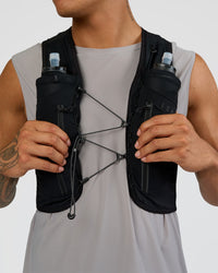 Woman wearing Pace Running Vest - Black-Reflective | Model:Daarian | Size:M/L | Thumbnail Index: 17
