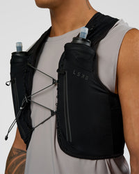 Woman wearing Pace Running Vest - Black-Reflective | Model:Daarian | Size:M/L | Thumbnail Index: 19