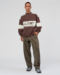 Man wearing A-Team Sweater Oversize in Cocoa Powder-Off White | Model:Albert | Size:M | Thumbnail Index: 2