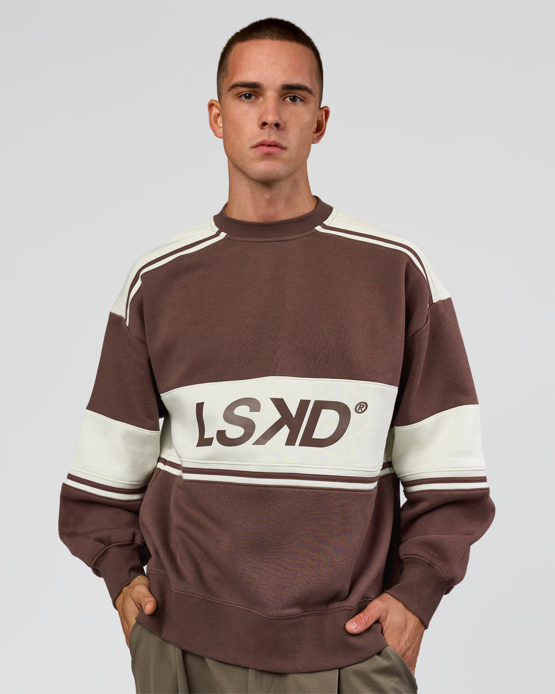 Man wearing A-Team Sweater Oversize in Cocoa Powder-Off White | Model:Albert | Size:M - view 6