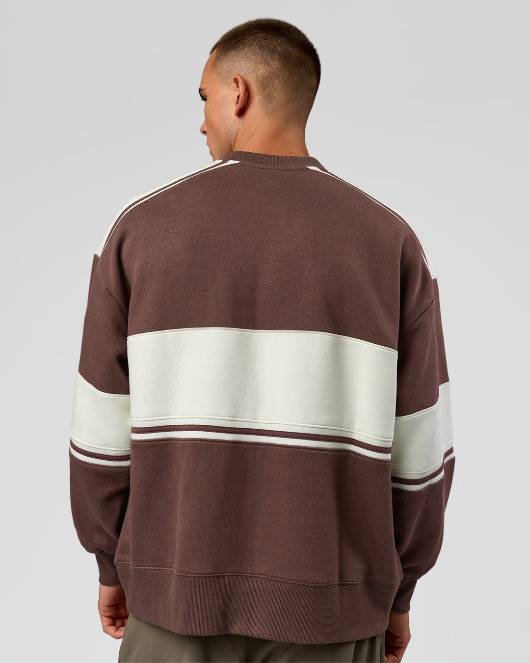Man wearing A-Team Sweater Oversize in Cocoa Powder-Off White | Model:Albert | Size:M - view 8