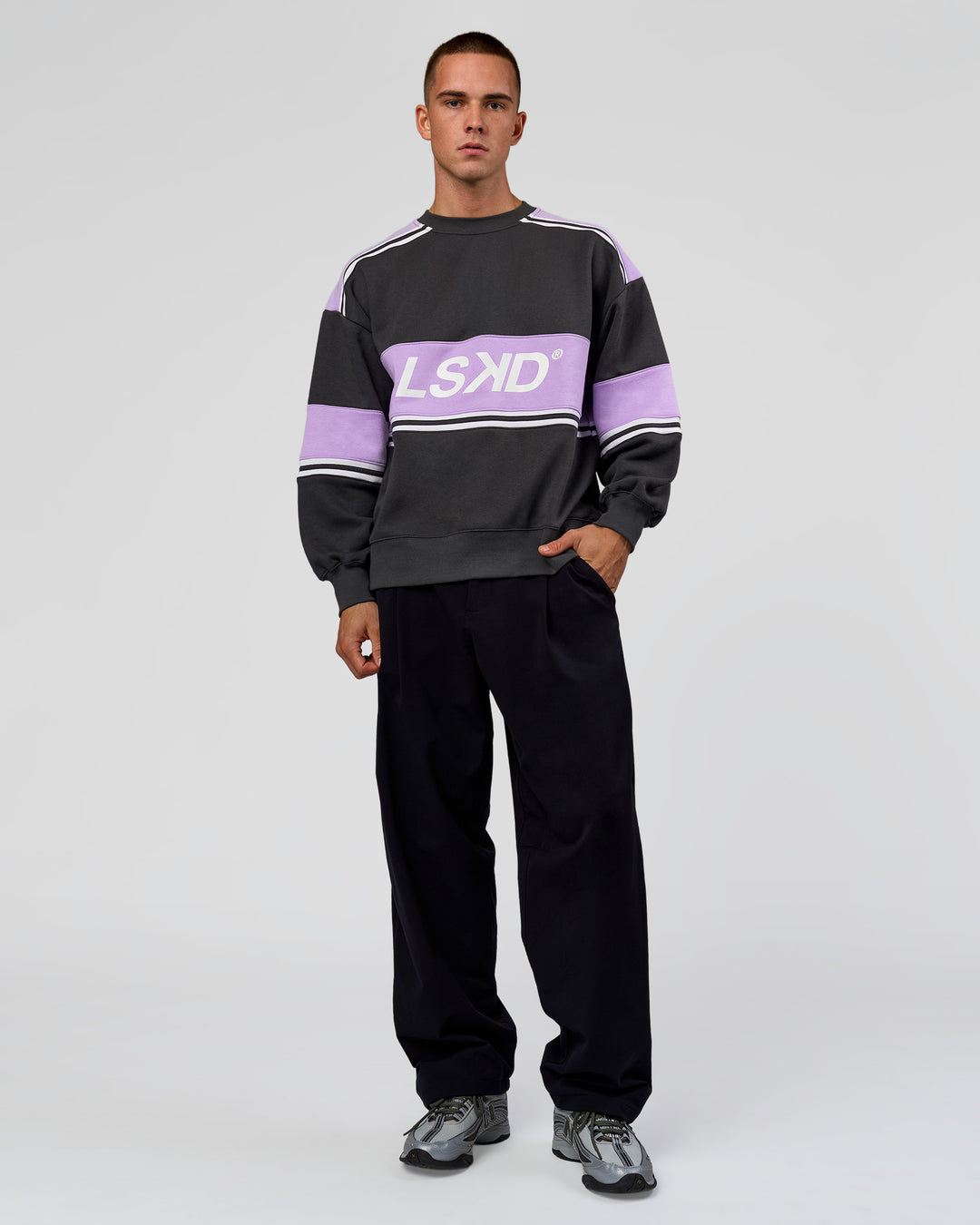 Man wearing A-Team Sweater Oversize in Dark Storm-Pale Lilac | Model:Albert | Size:M - view 10