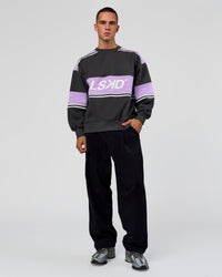 Man wearing A-Team Sweater Oversize in Dark Storm-Pale Lilac | Model:Albert | Size:M | Thumbnail Index: 9